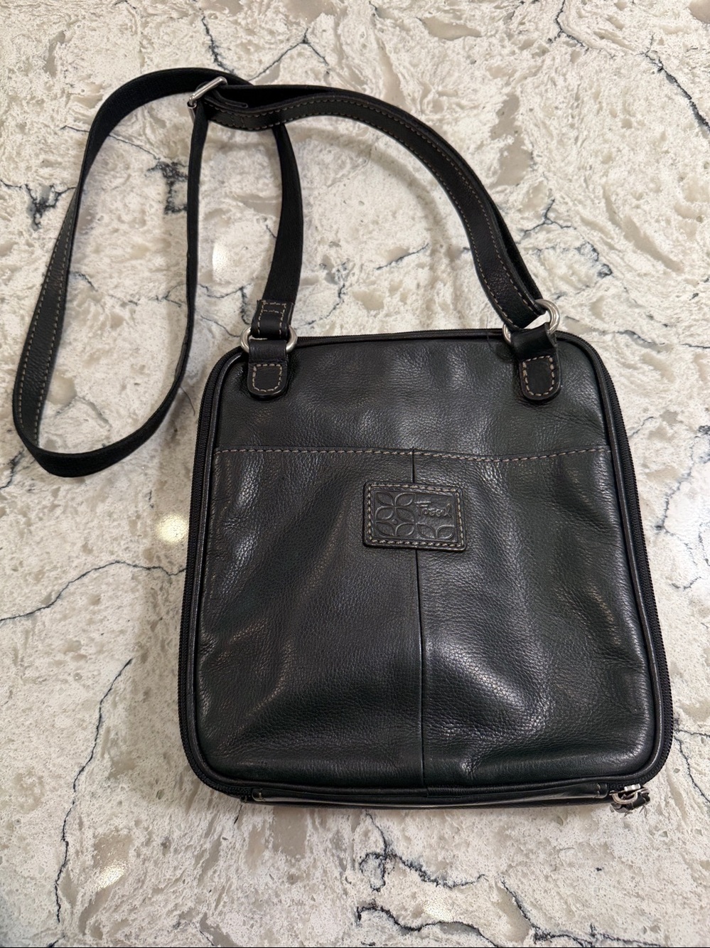 Fossil Vintage Soft Black Leather Organizer Crossbody Minimalist Bag Ring Accent - Picture 8 of 14